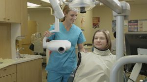 Image of A Day in the Life of a Dental Assistant: Job Description and Responsibilities